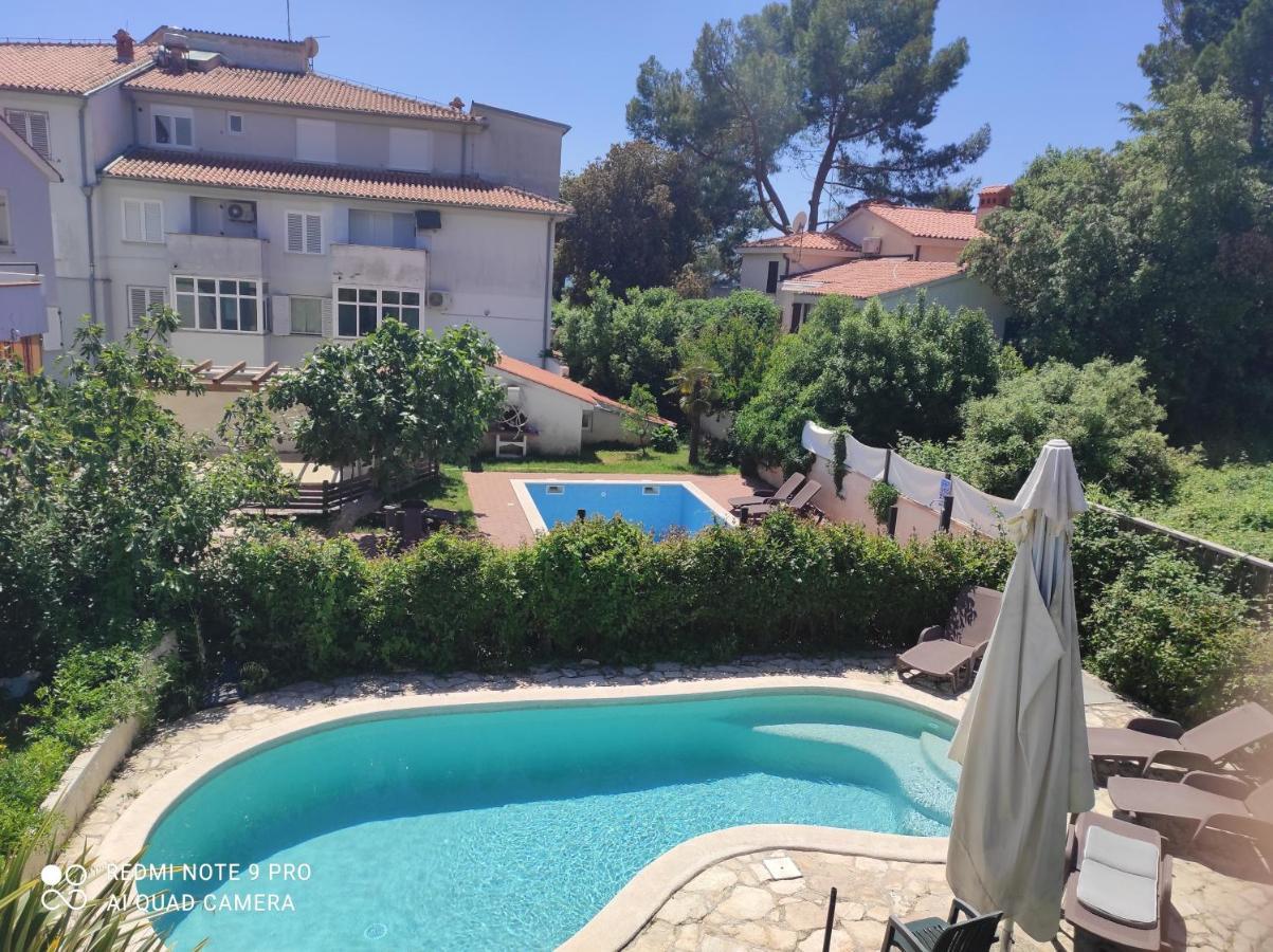 Guesthouse Suzy Pula Exterior foto