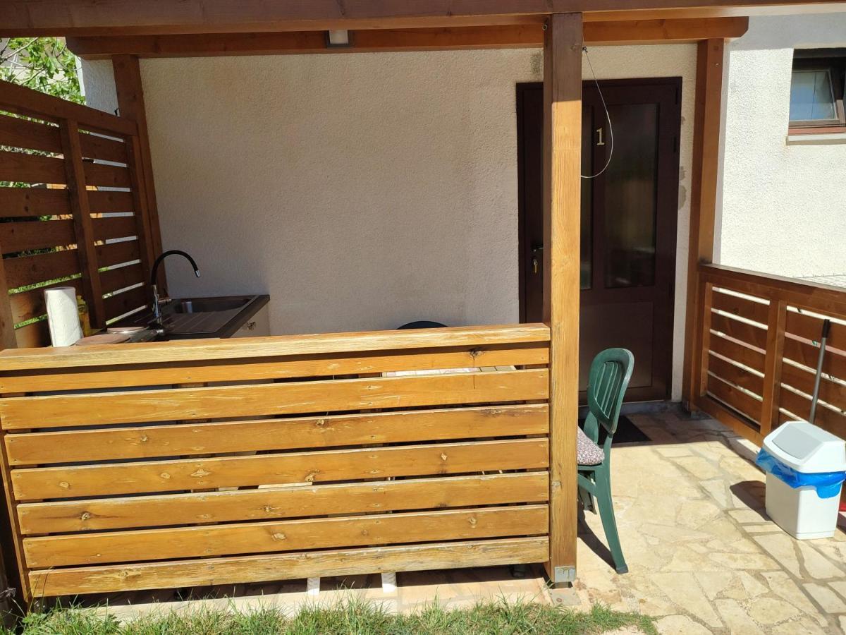Guesthouse Suzy Pula Exterior foto