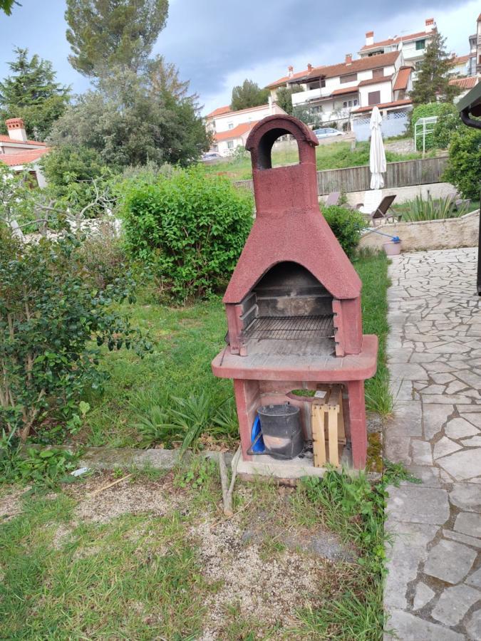 Guesthouse Suzy Pula Exterior foto