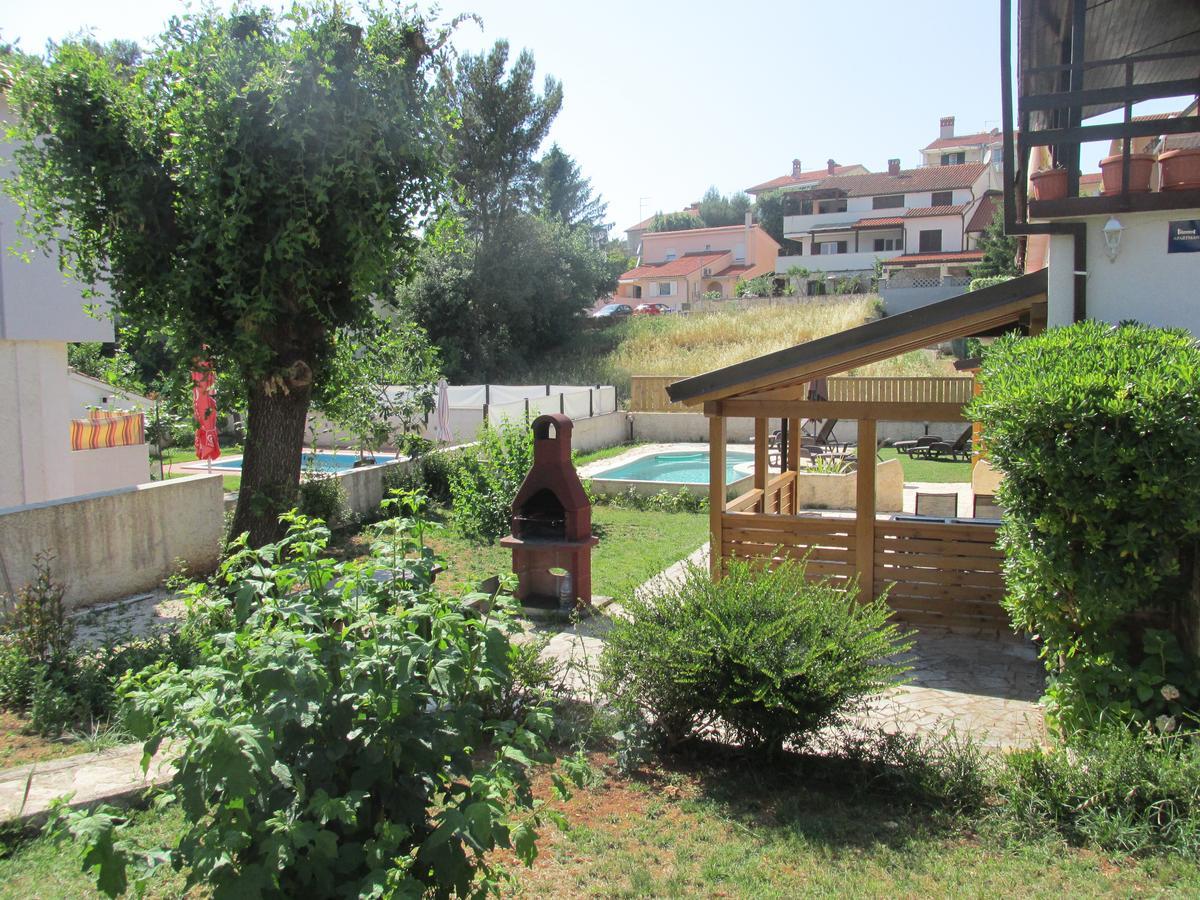 Guesthouse Suzy Pula Exterior foto