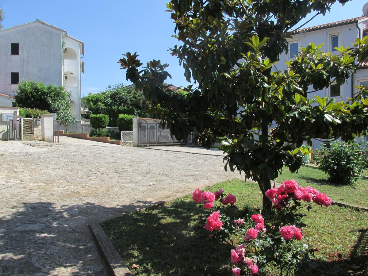 Guesthouse Suzy Pula Exterior foto