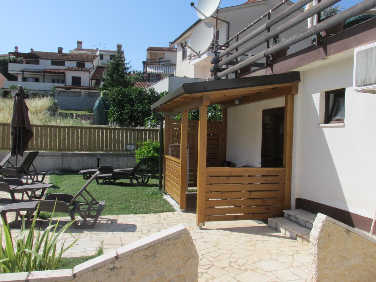 Guesthouse Suzy Pula Exterior foto