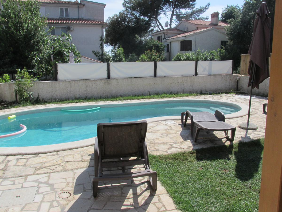 Guesthouse Suzy Pula Exterior foto