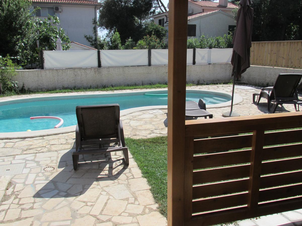 Guesthouse Suzy Pula Exterior foto