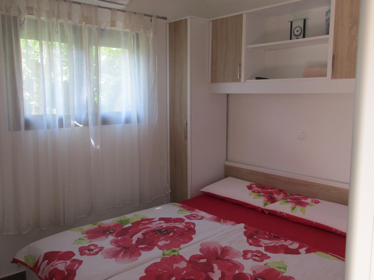 Guesthouse Suzy Pula Exterior foto