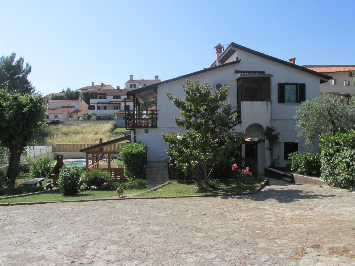 Guesthouse Suzy Pula Exterior foto