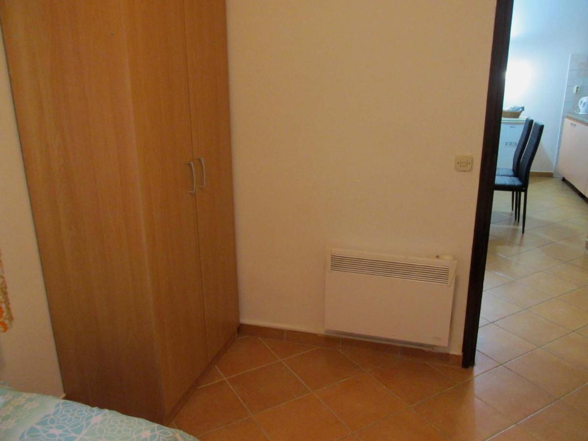 Guesthouse Suzy Pula Exterior foto